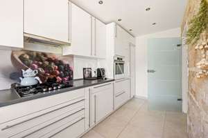 Hochwertig renovierte 5,5-Zimmer-Wohnung mit Balkon in grüner Umgebung (Stuttgart-Zuffenhausen) – 70439 Zuffenhausen-Frauensteg, Stuttgart – Vorschaubild 19