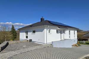 Moderner Bungalow aus dem Baujahr 2019 mit 2 Garagen! – Die vollständige Adresse der Immobilie erhältst du vom Anbieter., 96472 Rödental – Vorschaubild 3