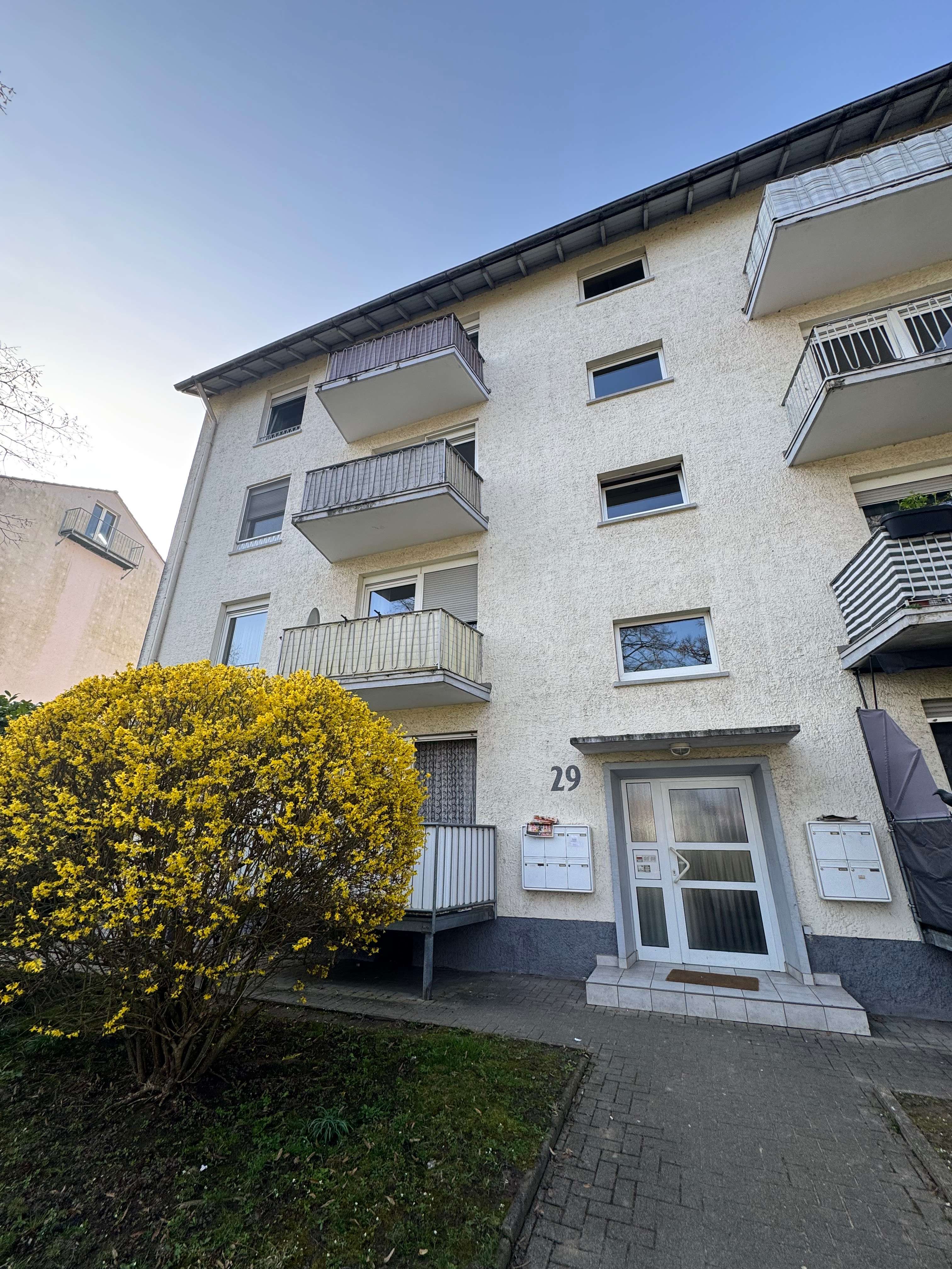 Renovierungsbedürftige 3-Zimmer-Wohnung mit Balkon, Garage & guter Rücklage – Rastatt, Rastatt Kreis – Bild 1