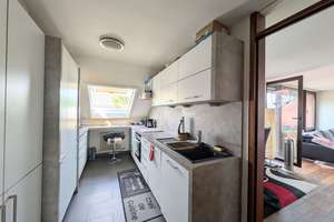 Wohnen mit Weitblick: Helle DG-Wohnung mit EBK, sonniger Loggia und Einzelgarage in Sillenbuch – Die vollständige Adresse der Immobilie erhältst du vom Anbieter., 70619 Sillenbuch (Ortsteil), Stuttgart – Vorschaubild 6