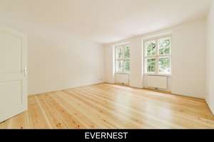 Historic Charm – Modern Living! 3-Room Apartment in a Renovated Period Building in a Prime Location