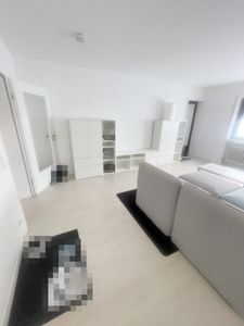 Kandel: Helle, gepflegte 2-Zimmer-Wohnung mit 2 Balkons, Einbauküche & Stellplatz in ruhiger Lage