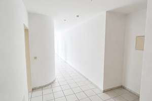 Renovierte 3-Zimmer Wohnung mit offenem Wohnkonzept, Weitblick und Garage