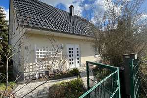 Gepflegtes Familienhaus mit Garten und Kamin in ruhiger Lage