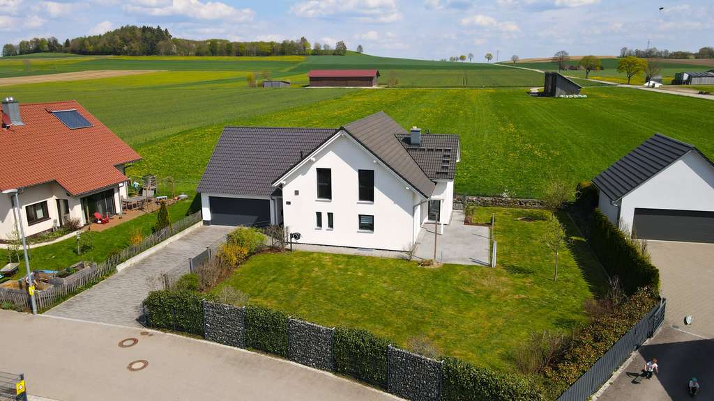Immobilie in Breitenbrunn - MODERN, FEIN, SCHÖN! EFH MIT DOPPELGARAGE & SONNIGEM GARTEN AM ORTSRAND! EIN ZUHAUSE! - Bild 3