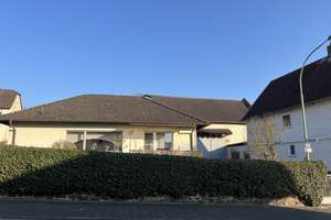 Einfamilienhaus mit 3 Garagen und Scheune in Friedberg (Hessen) – Beienheimer Straße 11, 61169 Friedberg (Hessen) – Vorschaubild 2