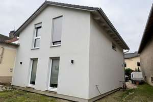 Neubau mit Garten und zwei Garagen in zentraler Lage von Perl- Borg – Die vollständige Adresse der Immobilie erhältst du vom Anbieter., 66706 Perl – Vorschaubild 4