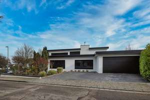 Stadtvilla mit Pool – Privatsphäre trifft Lebensqualität -
Ein Zuhause für höchste Ansprüche – Die vollständige Adresse der Immobilie erhältst du vom Anbieter., 76646 Bruchsal – Vorschaubild 25