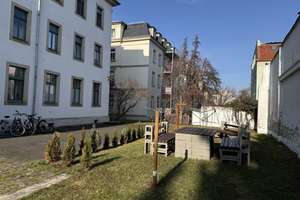 Mit Blick auf die Dächer von Dresden-Löbtau!  3-Zimmer-Wohnung mit Charme! – Die vollständige Adresse der Immobilie erhältst du vom Anbieter., 1159 Löbtau-Süd, Dresden – Vorschaubild 2