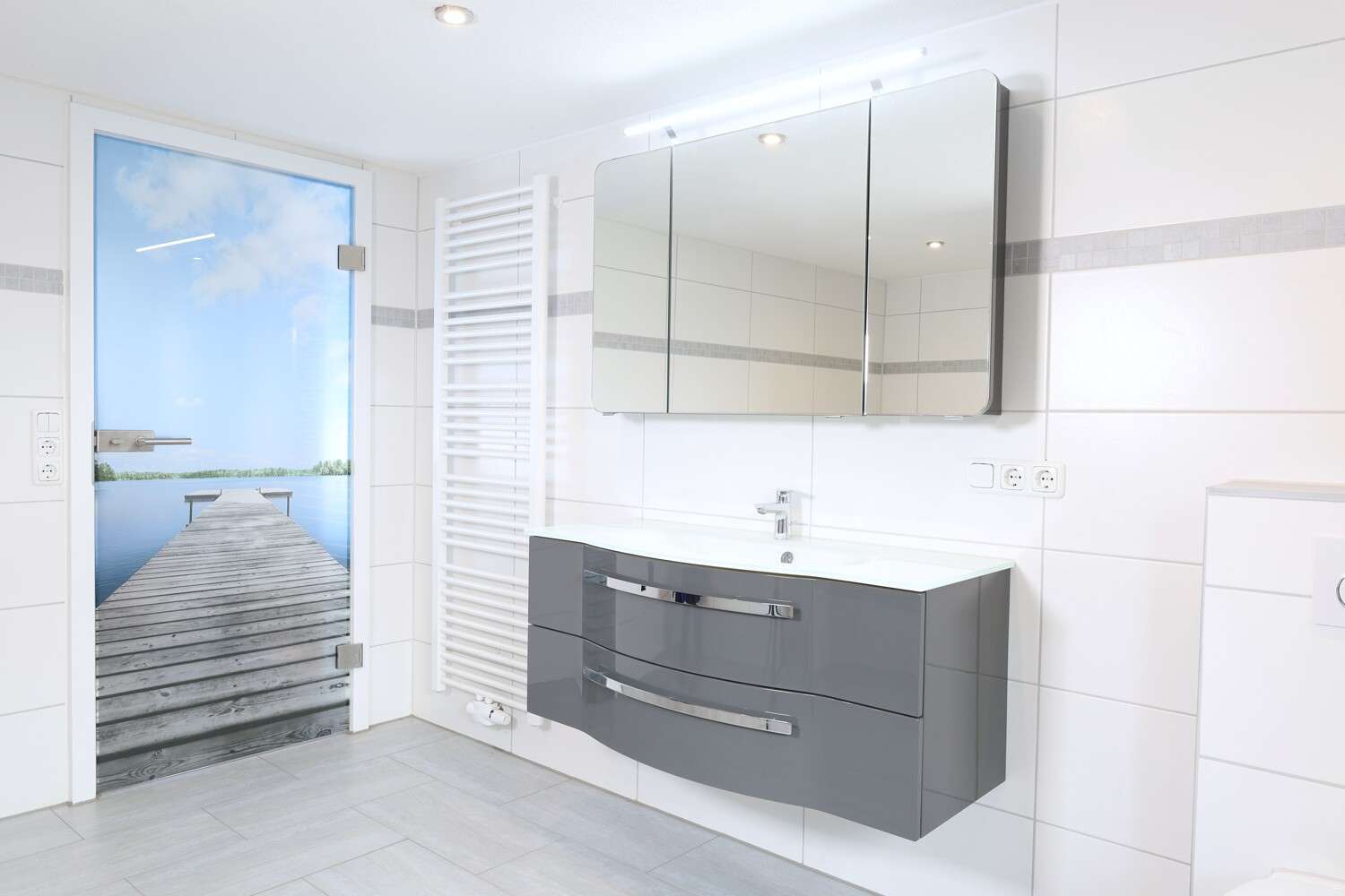 Immobilie in Dürrlauingen - Geräumiges Zweifamilienhaus 
mit großem Grundstück - Bild 1