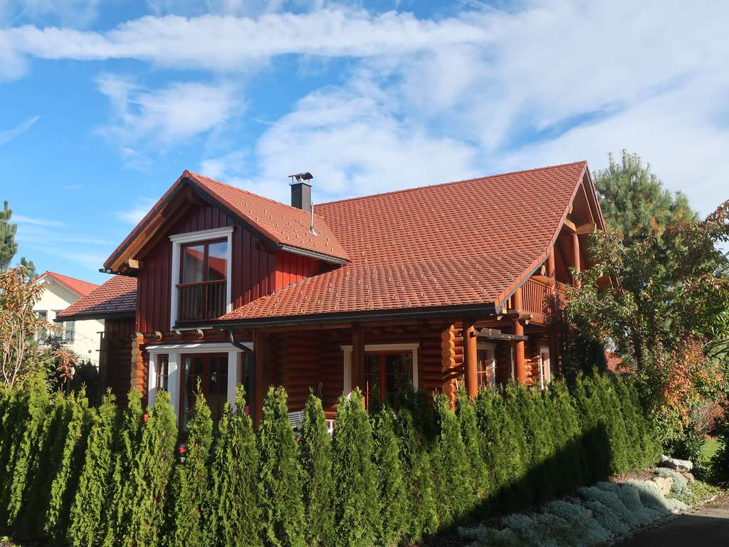 Immobilie in Oberreute - Rarität - massives Allgäuer Blockbohlenhaus unterkellert WF 234 qm 8 Räume ruhige Lage mit Büro-ELW - Bild 2