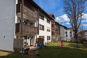 Ruhiges Mehrfamilienhaus mit 10 Parteien nahe S-Bahn-Station Grafing