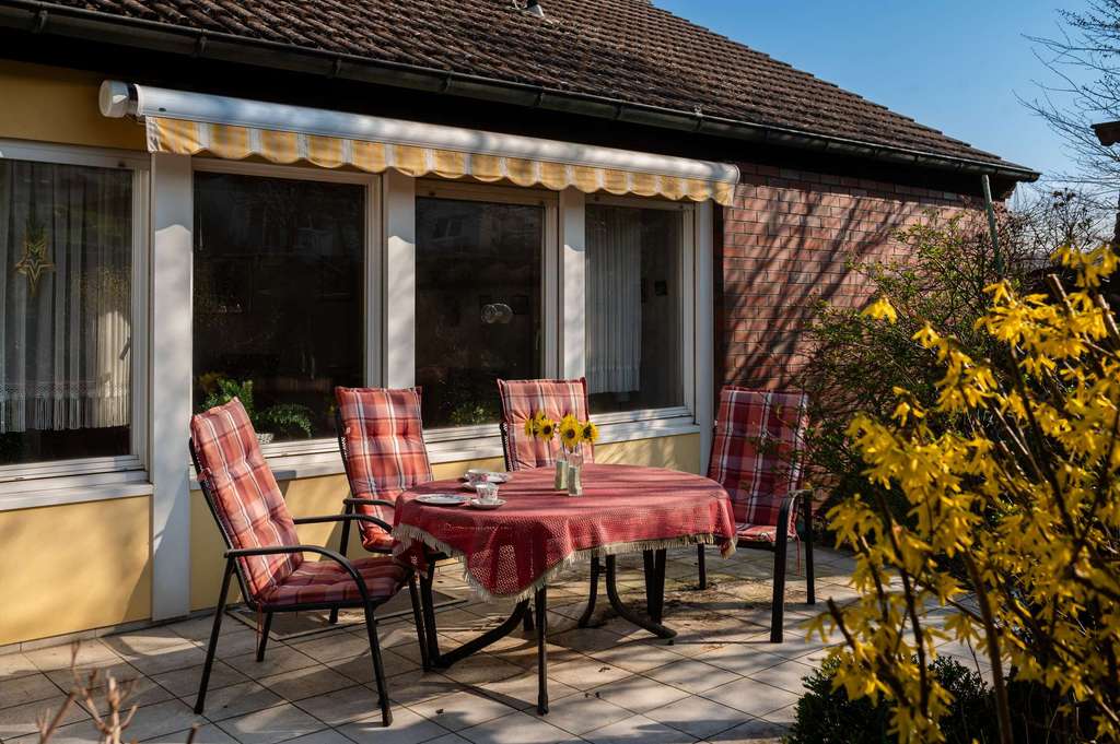 Immobilie in Deizisau - Charmantes Einfamilienhaus mit großem Garten und Ausbaupotenzial in Deizisau-Esslingen - Bild 0