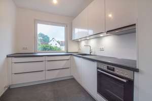 EG-Wohnung mit Terrasse, kleinem Garten und EBK