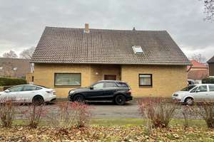 Platz, Ruhe und Perspektive: Großes Einfamilienhaus im alten Ortskern von Havelse – Im alten Dorfe 8, 30823 Garbsen – Vorschaubild 1