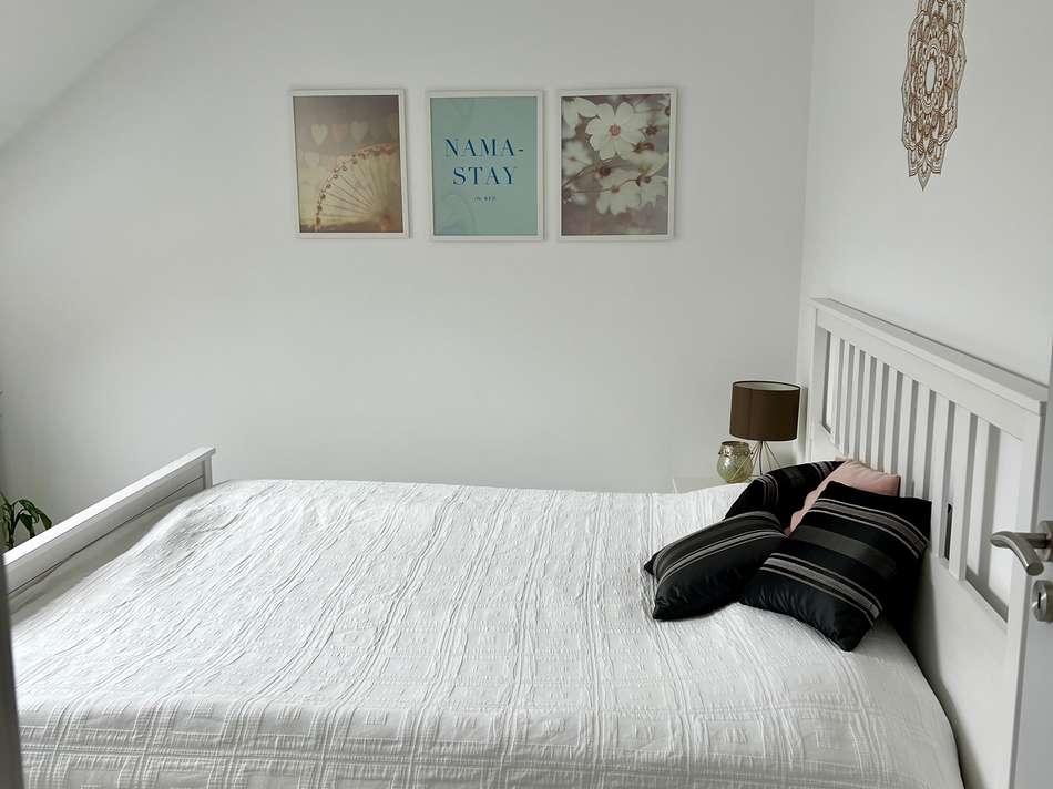 Schlafzimmer 1 DG.jpg