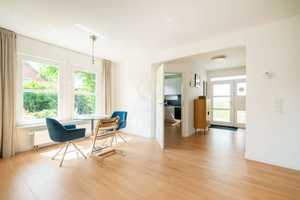 Zeitlos schön: Modernisiertes Haus mit Garten, Pool, Garage, effizienter Heizung & PV-Anlage – Potsdam-Mittelmark (Kreis) – Vorschaubild 6