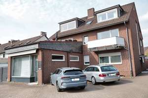 Hübsches Sechsfamilienhaus mit Gewerbeeinheit, Garagen und Garten