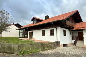 Großzügiges Einfamilienhaus mit Wintergarten, zwei Terrassen und großem Garten! – Die vollständige Adresse der Immobilie erhältst du vom Anbieter., 84066 Mallersdorf-Pfaffenberg – Vorschaubild 1
