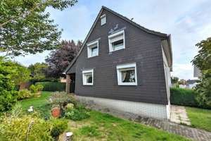 Charmante Doppelhaushälfte
mit Garten, Gartenhaus und Stellplatz in ruhiger Lage
 – Die vollständige Adresse der Immobilie erhältst du vom Anbieter., 42389 Langerfeld-Beyenburg, Wuppertal – Vorschaubild 1