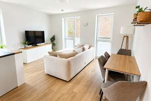 Hochwertig möblierte 2-Zimmer-Neubauwohnung in Hamburg-Bramfeld mit Fahrstuhl, Keller und A+