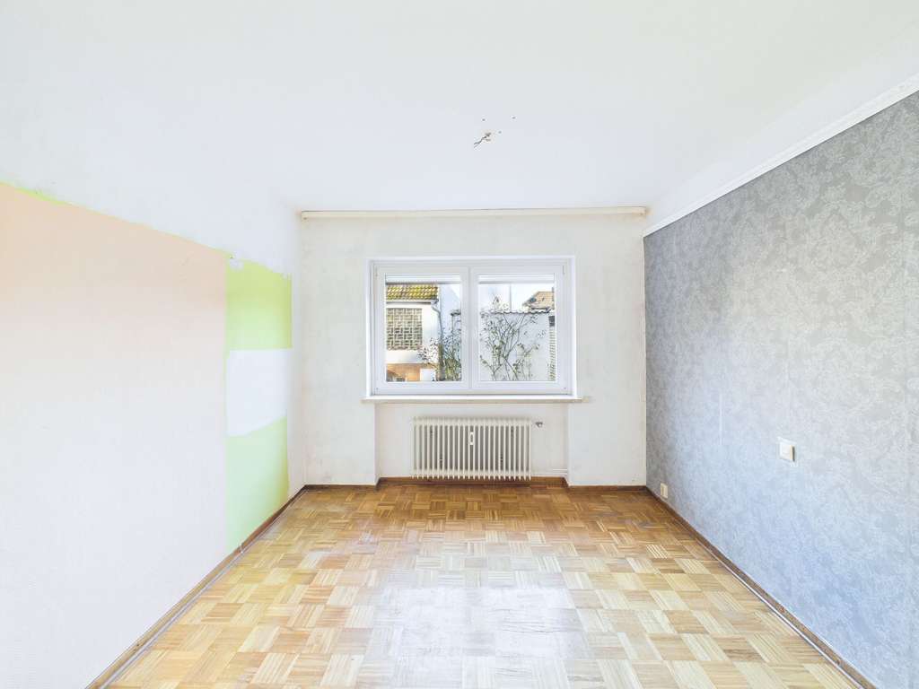 Immobilie in Sehnde - Generationenwohnen oder Renditeobjekt - Haus mit zwei Wohneinheiten, Terrasse & Gartenidylle - Bild 3