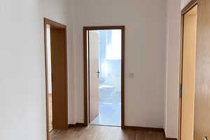 Helle 3-Zimmer-Wohnung mit Balkon und Stellplatz in ruhiger Lage – Richard-Wagner-Str. 4, 9119 Chemnitz – Vorschaubild 2