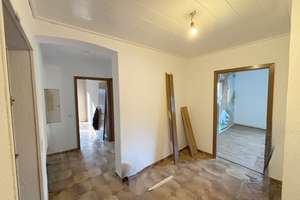 Traumhaft gelegene 3-Zimmer-Wohnung in Zerf mit Balkon und Gartenmitbenutzung – Die vollständige Adresse der Immobilie erhältst du vom Anbieter., 54314 Zerf – Vorschaubild 2