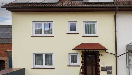 Bild von Großzügiges Dreifamilienhaus mit Garten, PV-Anlage und Garage in Taunusstein-Neuhof