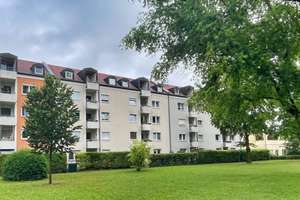 Wohnen mit Gartenflair: Helle Erdgeschosswohnung in beliebter Wohnlage mit Sonnenterrasse und eigene