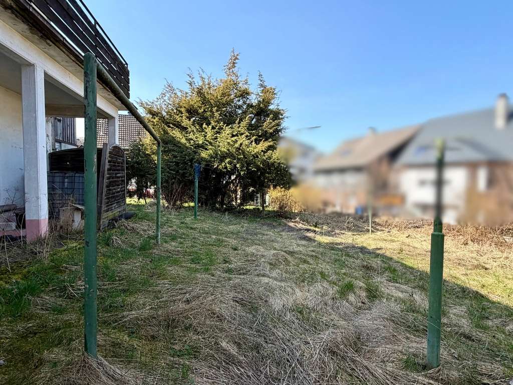 Immobilie in Burbach - Großzügiges Zweifamilienhaus mit Ausbau- & Entwicklungspotenzial in Burbach-Wahlbach - Bild 2