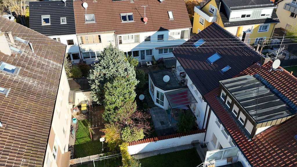 Immobilie in Kernen im Remstal - Teilweise vermietetes Drei-Famnilienhaus in energetisch guten Zustand mit Garten und Terrasse - Bild 2