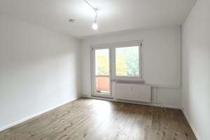 Modernes Bad! 3-Zimmer-Wohnung mit EBK und TV geschenkt! – Wolgograder Allee 62, 9123 Hutholz, Chemnitz – Vorschaubild 10