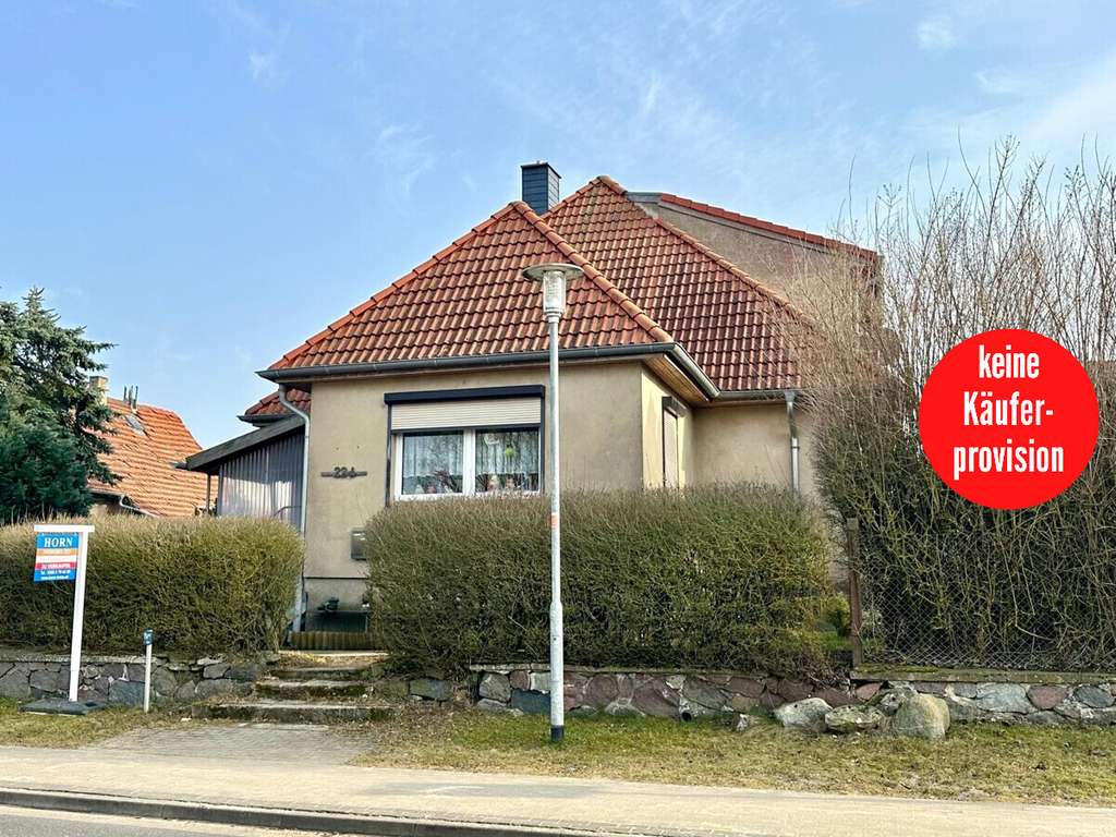 Immobilie in Burg Stargard - HORN IMMOBILIEN ++ Doppelhaushälfte mit großem Grundstück in Burg Stargard Quastenberg - Bild 0