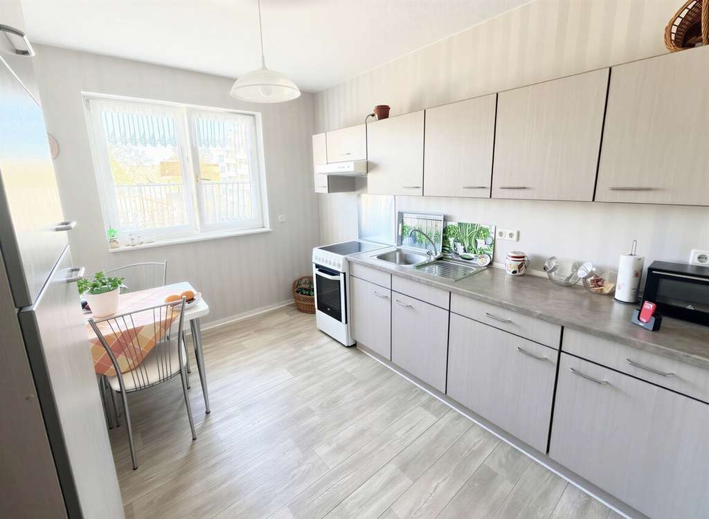 Immobilie in Schwedt/Oder - Vermietete 3-Raum-Wohnung mit Balkon und Garagenstellplatz – Perfekt für Investoren - Bild 2