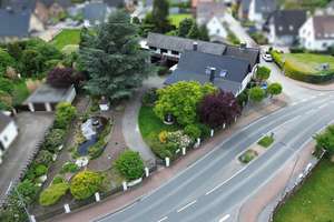 Großzügiges Wohnensemble mit Gartenidylle, Ausbaupotenzial und vielseitigen Nutzungsmöglichkeiten – Die vollständige Adresse der Immobilie erhältst du vom Anbieter., 32584 Löhne – Vorschaubild 1