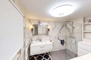 Komfortable Drei-Zimmer-Penthousewohnung mit Skylineblick und zwei Tiefgaragenplätzen – 60528 Niederrad, Frankfurt am Main – Vorschaubild 12