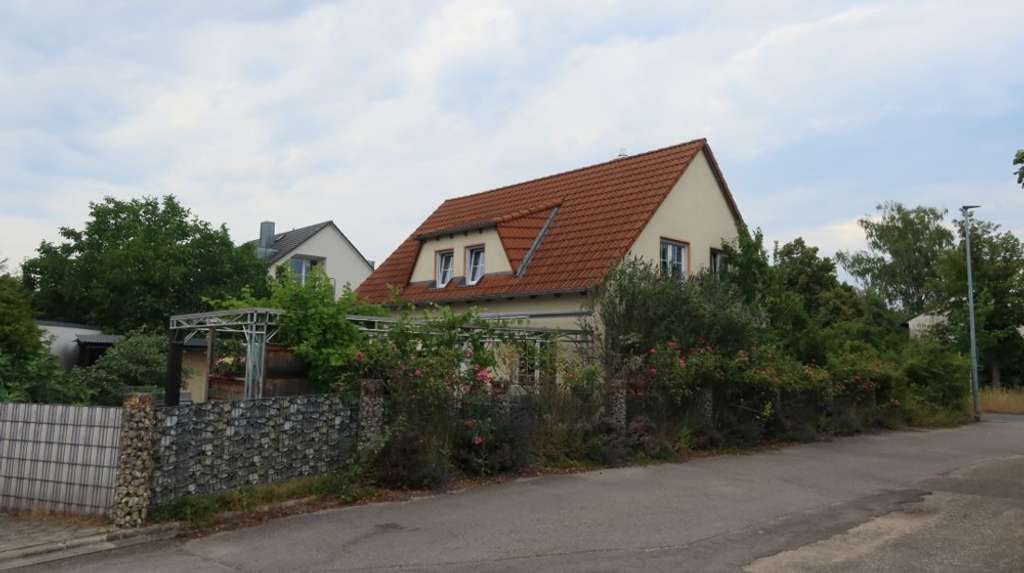 Immobilie in Schwabach - Einfamilienhaus mit schönem Garten und Doppelgarage!!! - Bild 3