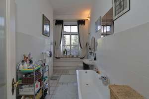 Denkmalgeschützte Villa in direkter Lage zum Rhein mit parkähnlichem Grundstück – Die vollständige Adresse der Immobilie erhältst du vom Anbieter., 53227 Oberkassel, Bonn – Vorschaubild 22