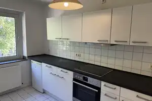 Charmante 2-Zimmer-Wohnung mit Einbauküche und Balkon – zentral in Krefeld – Krefeld – Vorschaubild 2