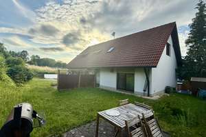 Wohnen im Grünen: Mehrgenerationenhaus mit drei Wohneinheiten und Garten in Neufahrn-Fürholzen
