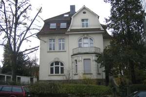 Großzügige Etagenwohnung in alter Villa mit Blick ins Grüne