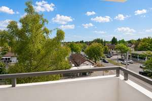 Renovierte 2-Zimmer-Wohnung mit großem Balkon & Aufzug in München-Trudering – sofort bezugsfrei – Wasserburger Landstraße 211, 81827 Waldtrudering, München – Vorschaubild 1
