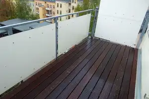 Weitblick garaniert! - Großer Südbalkon an einer schönen 3-Raum im DG auf dem Sonnenberg – Sonnenstr. 78, 9130 Chemnitz – Vorschaubild 3