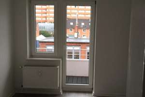 Zentrale, komfortable 2,5 Zimmer Wohnung ca. 60 m² (keine WG)
