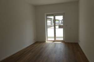 EXKLUSIV TOTALSANIERT BALKON WANNENBAD SEP. WC KOMPL. VINYL HOCHPARTERRE PKW-STELLPLÄTZE OBERBILK – 40227 Oberbilk, Düsseldorf – Vorschaubild 2