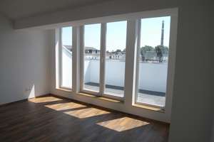 DG-Wohnung mit Süd-Loggia, FBH, SP sowie Bad mit Wanne, Dusche & Fenster! – Anton Flettner Str. 15, 14542 Werder (Havel) – Vorschaubild 1