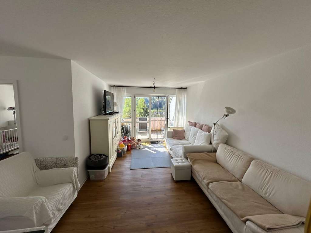 Lichtdurchflutete 3,5-Zimmer-Wohnung mit Süd-Balkon, Tiefgarage und Traum-Ausblick