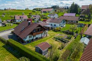 Zweifamillenhaus in einem Teilort von Wangen - ländlich, großzügiges Grundstück, ideal für Familien – Die vollständige Adresse der Immobilie erhältst du vom Anbieter., 88239 Wangen im Allgäu – Vorschaubild 1