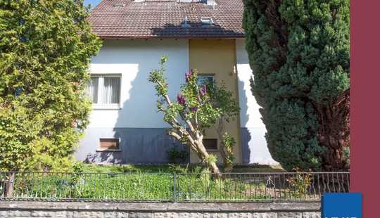 Bild von Wohlfühl-Wohnen auf gr. Grundstück! Solides, sanierungsbedürftiges Haus. 2 Garagen. Provisionsfrei!